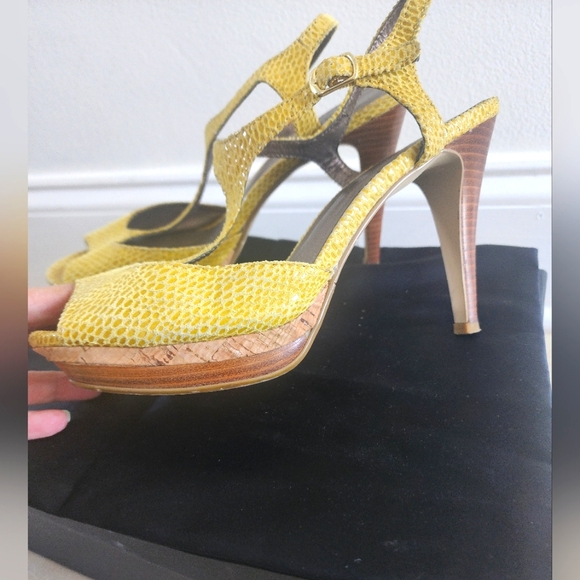 Yellow Moda Spana heels, Snake Pattern, Size 8, with Cork platform - Picture 2 of 6